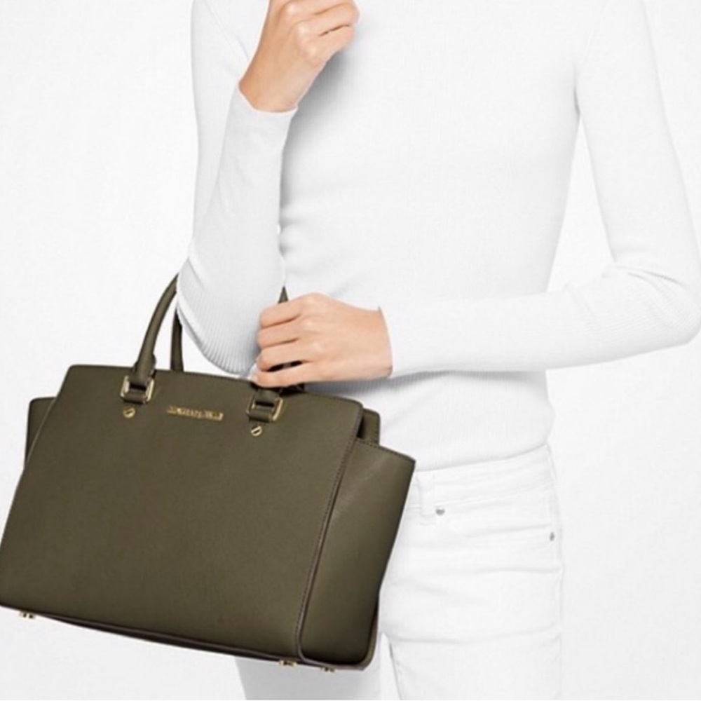 🔥Michael Kors Leather Crossbody Bag (Like New) 🔥